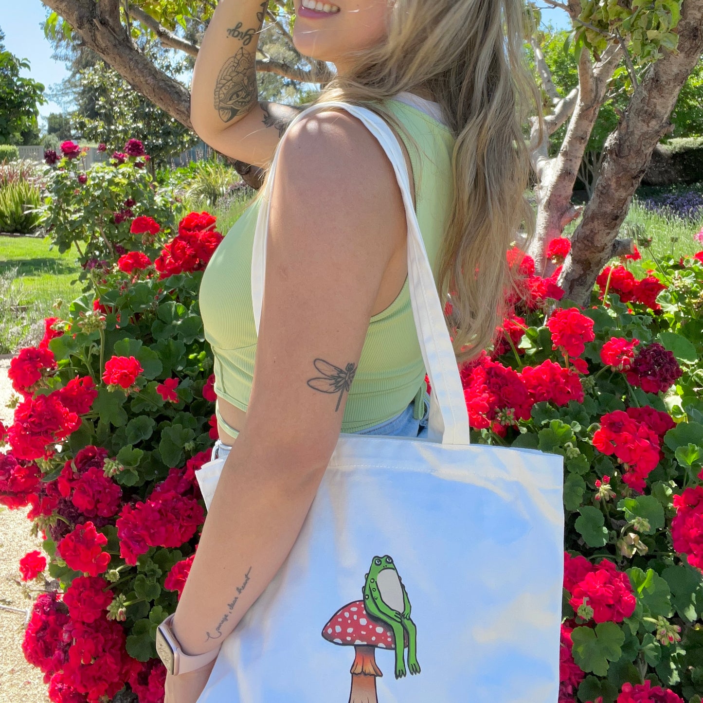 Sitting Toad on Mushroom Tote Bag