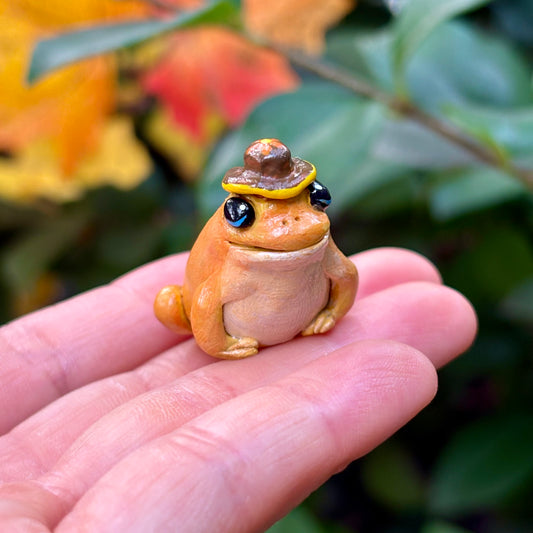 Handmade bucket hat tree frog figurine
