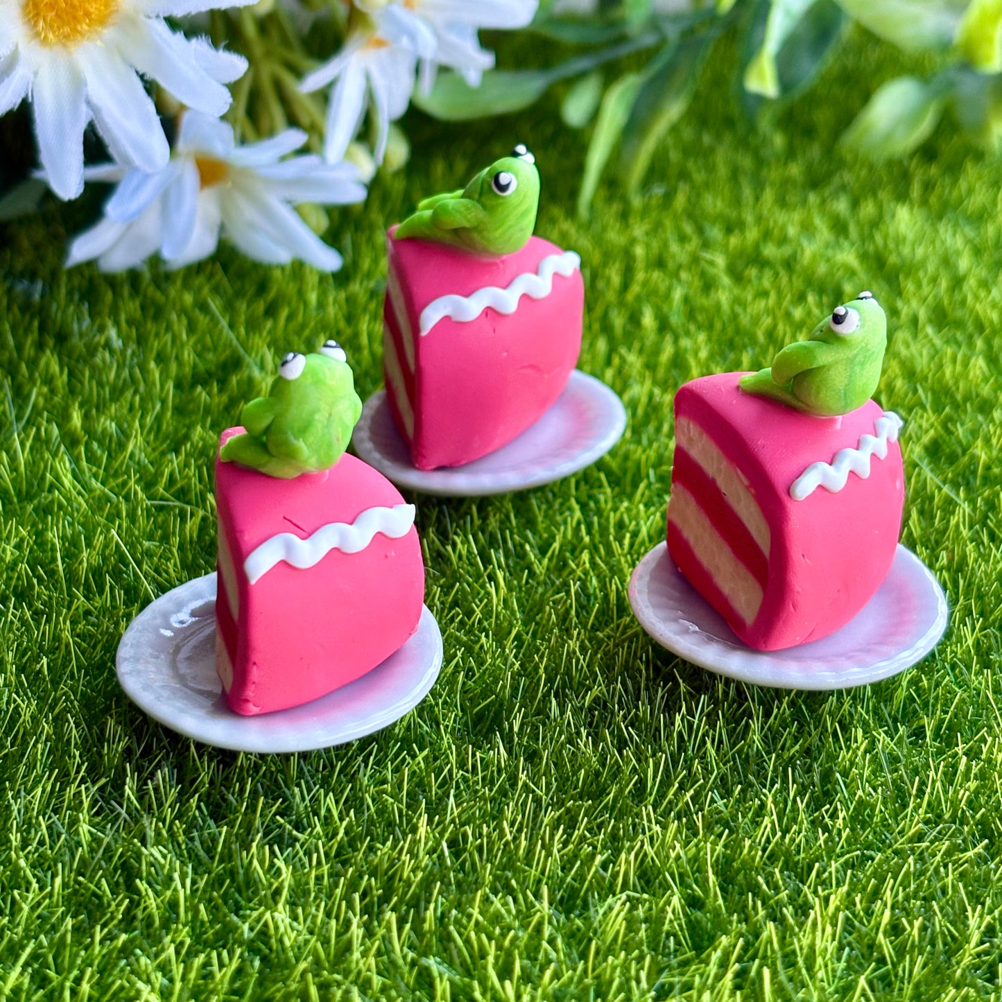 Handmade mini pink frog cake figurine